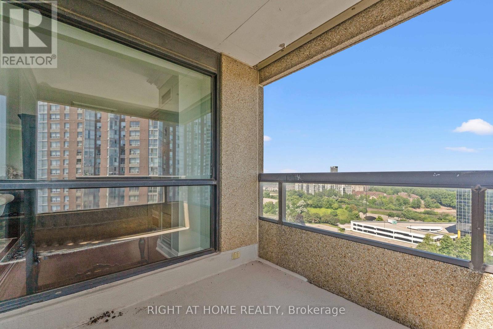 #1503 3 CONCORDE PLACE - 22