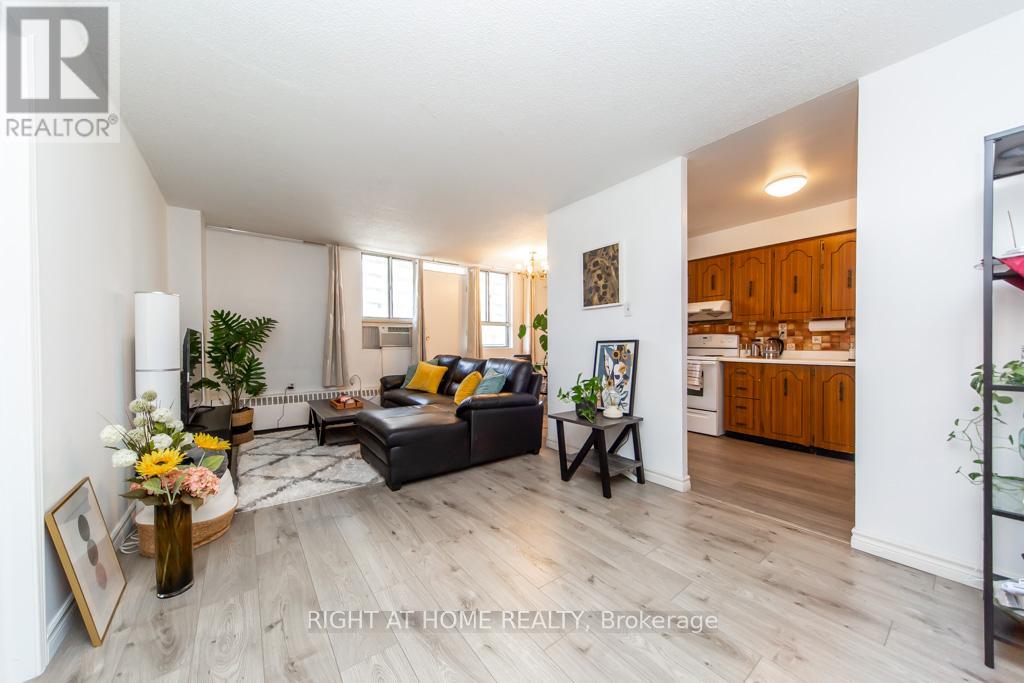 #315 100 DUNDALK DRIVE - 10