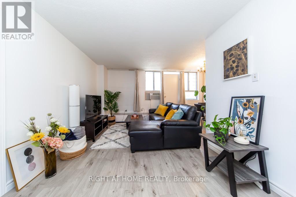 #315 100 DUNDALK DRIVE - 11