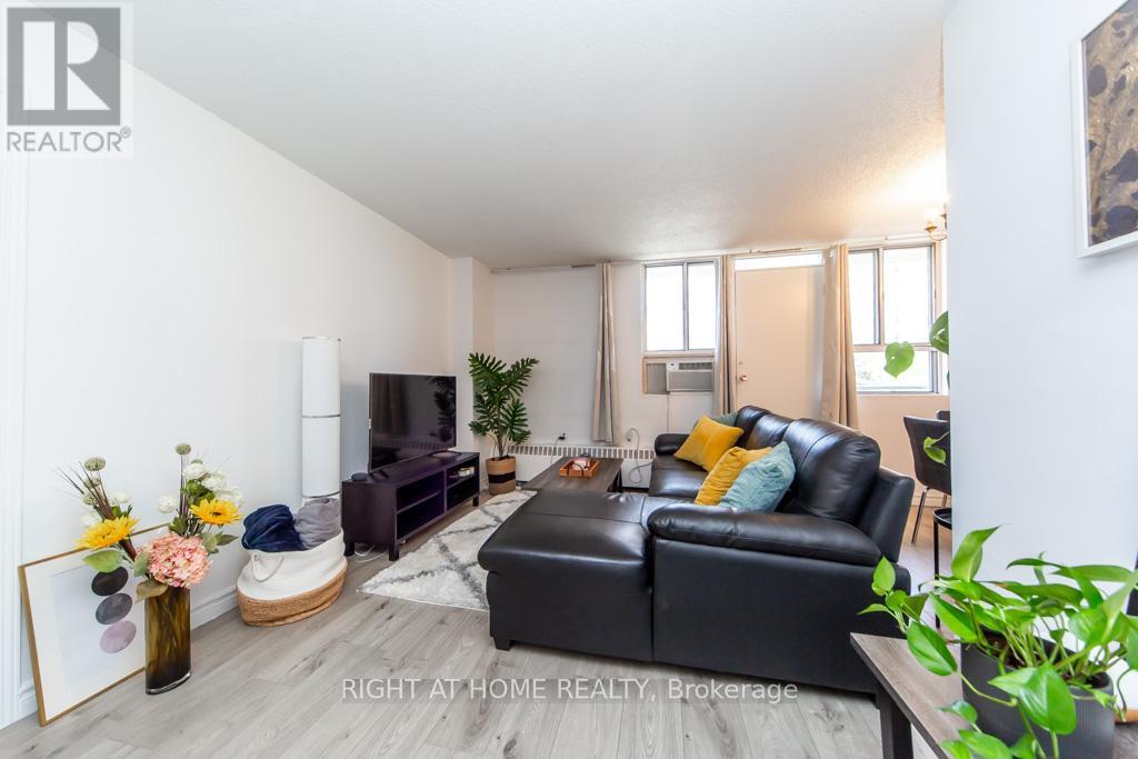 #315 100 DUNDALK DRIVE - 12