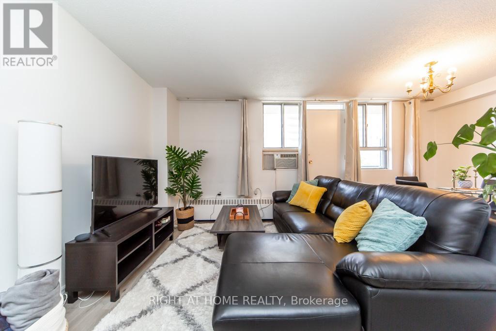 #315 100 DUNDALK DRIVE - 13