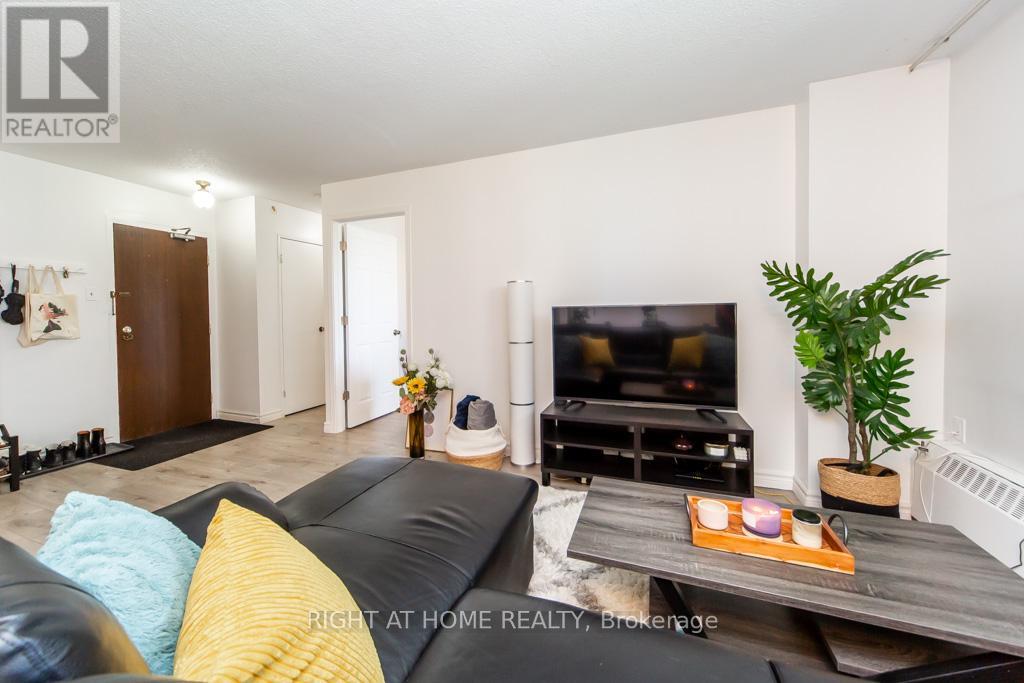 #315 100 DUNDALK DRIVE - 16