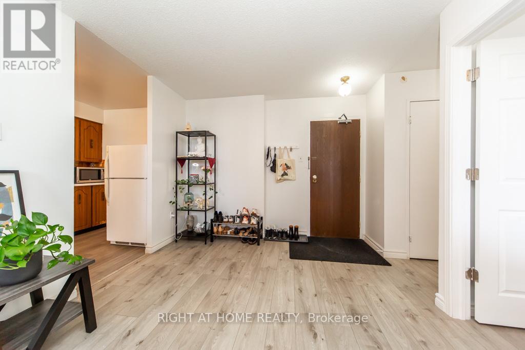 #315 100 DUNDALK DRIVE - 19