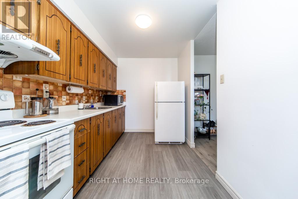 #315 100 DUNDALK DRIVE - 21