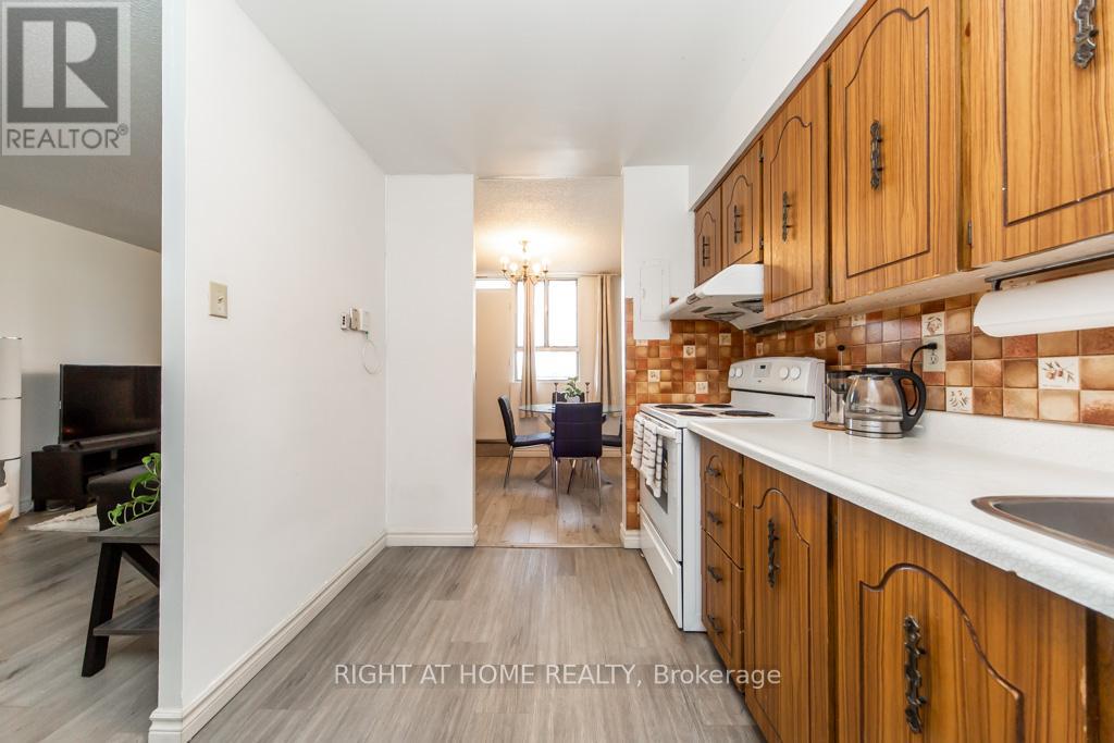 #315 100 DUNDALK DRIVE - 22