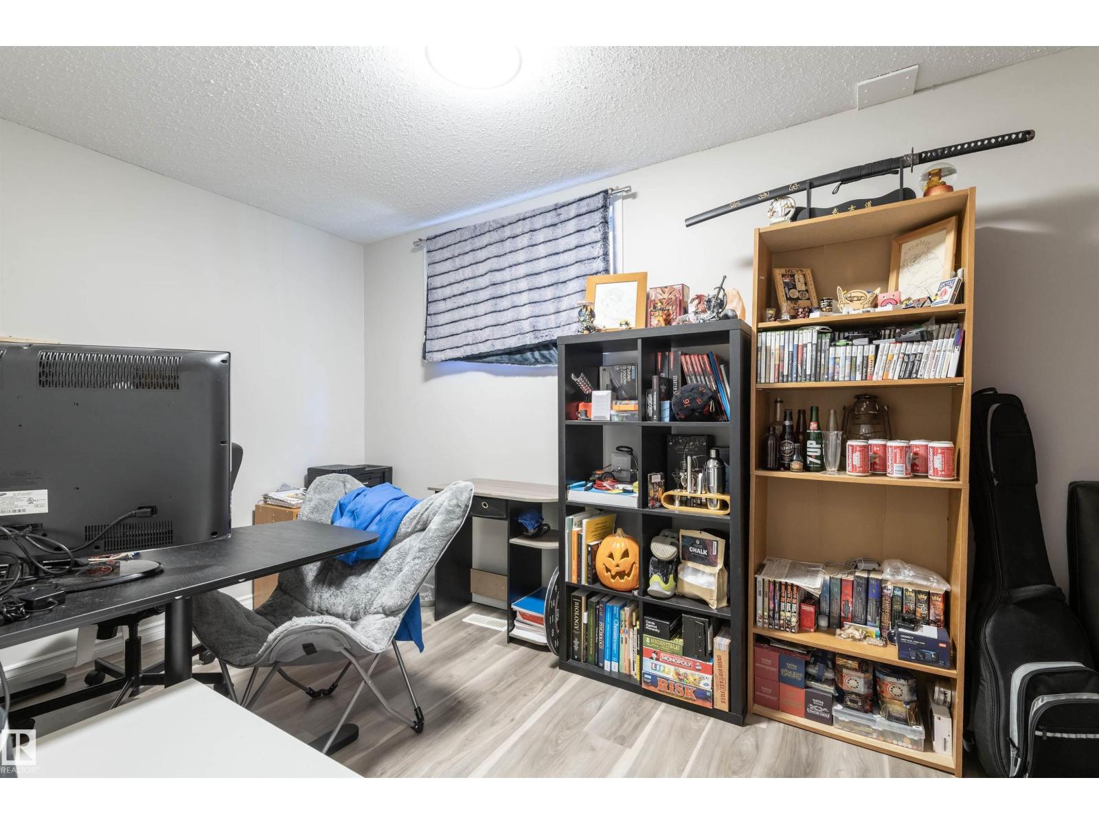 10727/10729 64 AV NW — photo 15