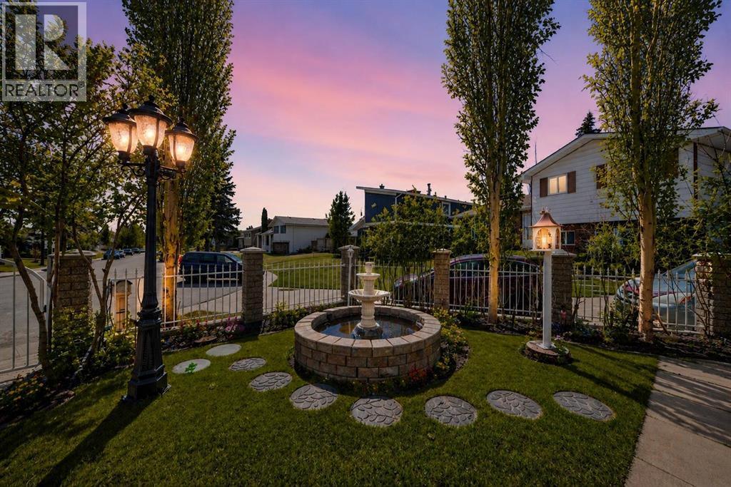204 Whiteview Close NE - 2
