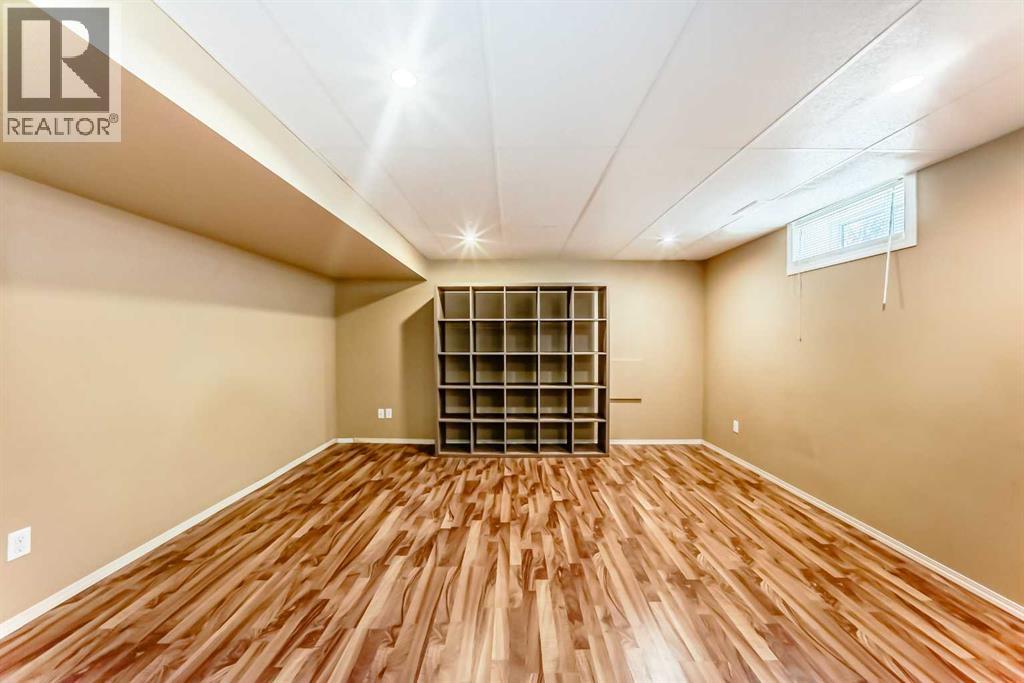 417 37 Street SW - 26