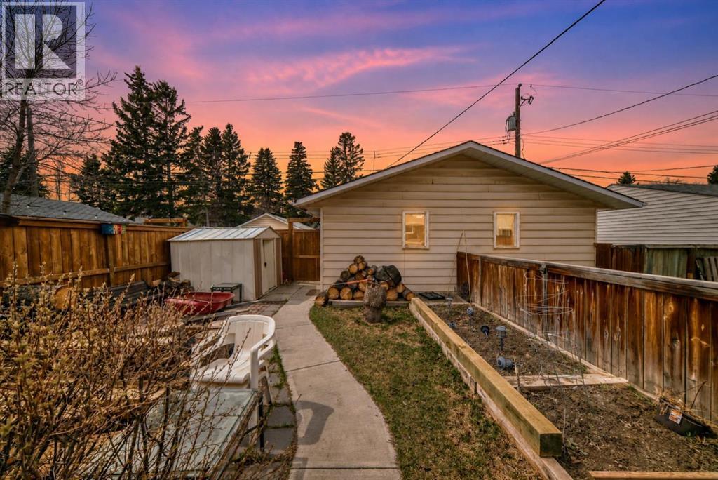 417 37 Street SW - 28
