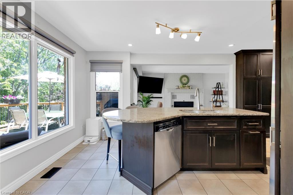 64 WOODVIEW Crescent - 12