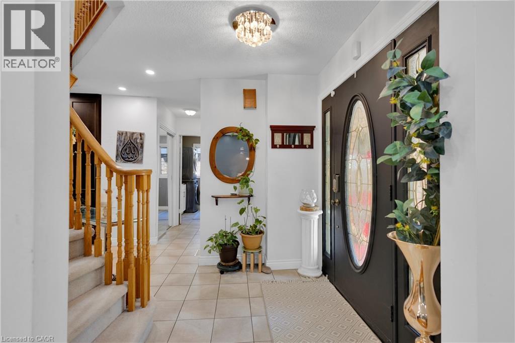64 WOODVIEW Crescent - 6