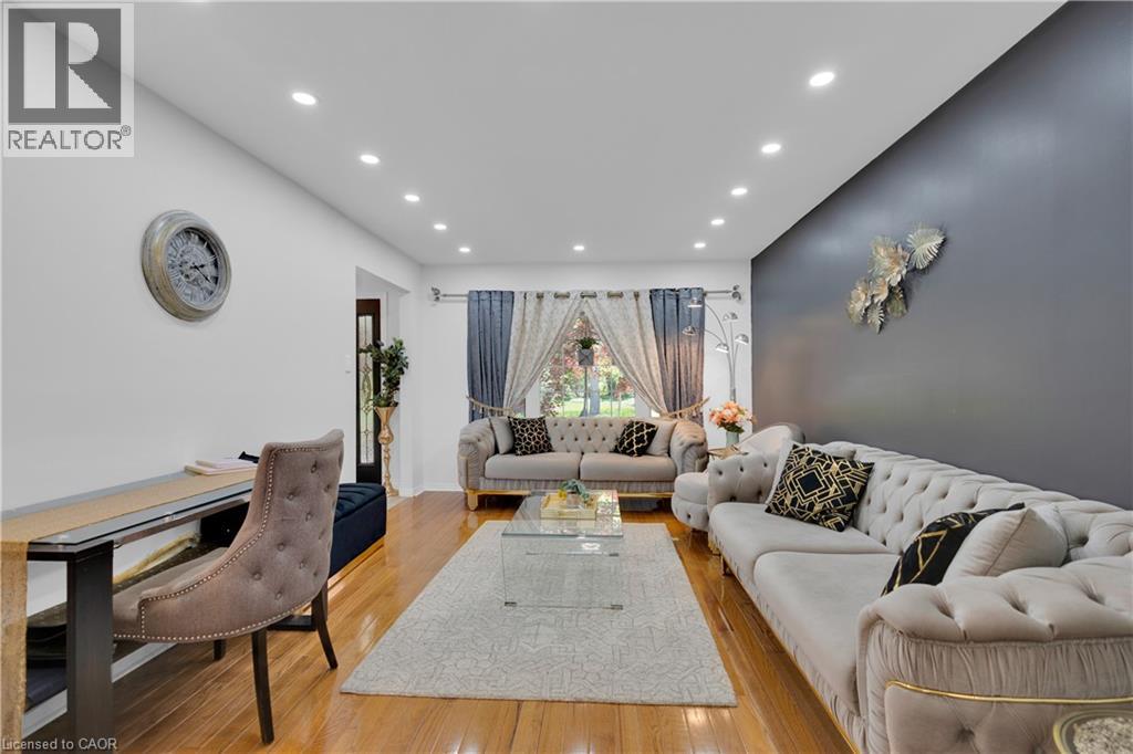 64 WOODVIEW Crescent - 8