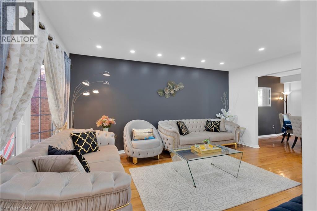 64 WOODVIEW Crescent - 7