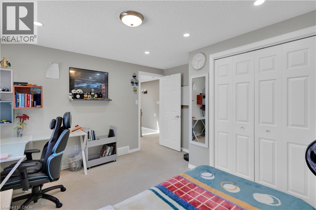 64 WOODVIEW Crescent - 26