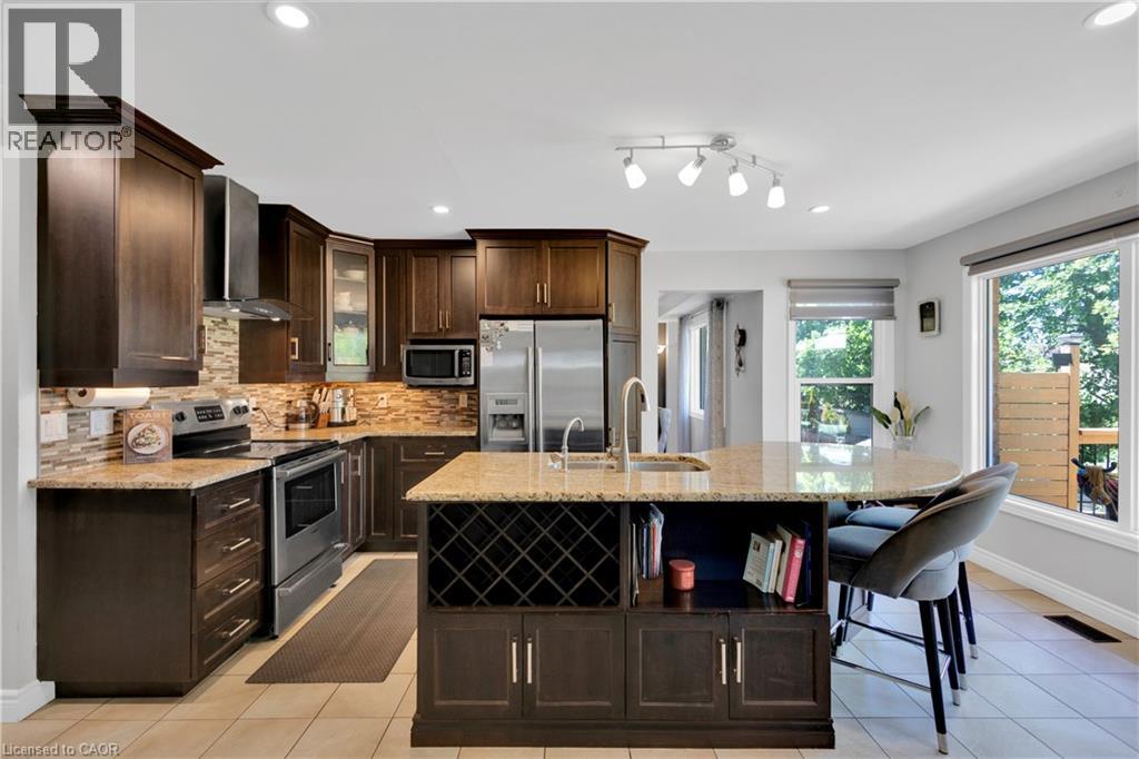 64 WOODVIEW Crescent - 11