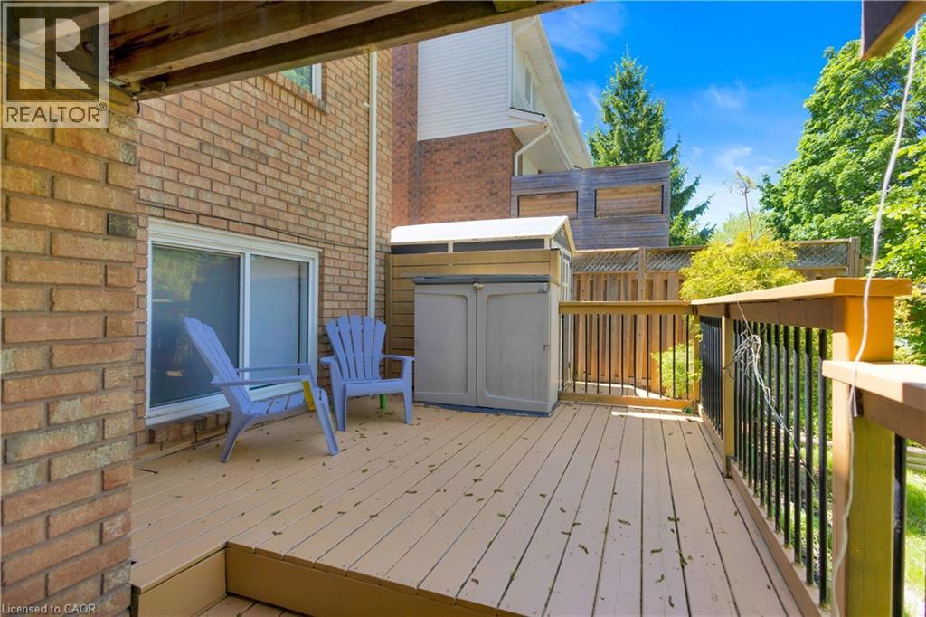 64 WOODVIEW Crescent - 46