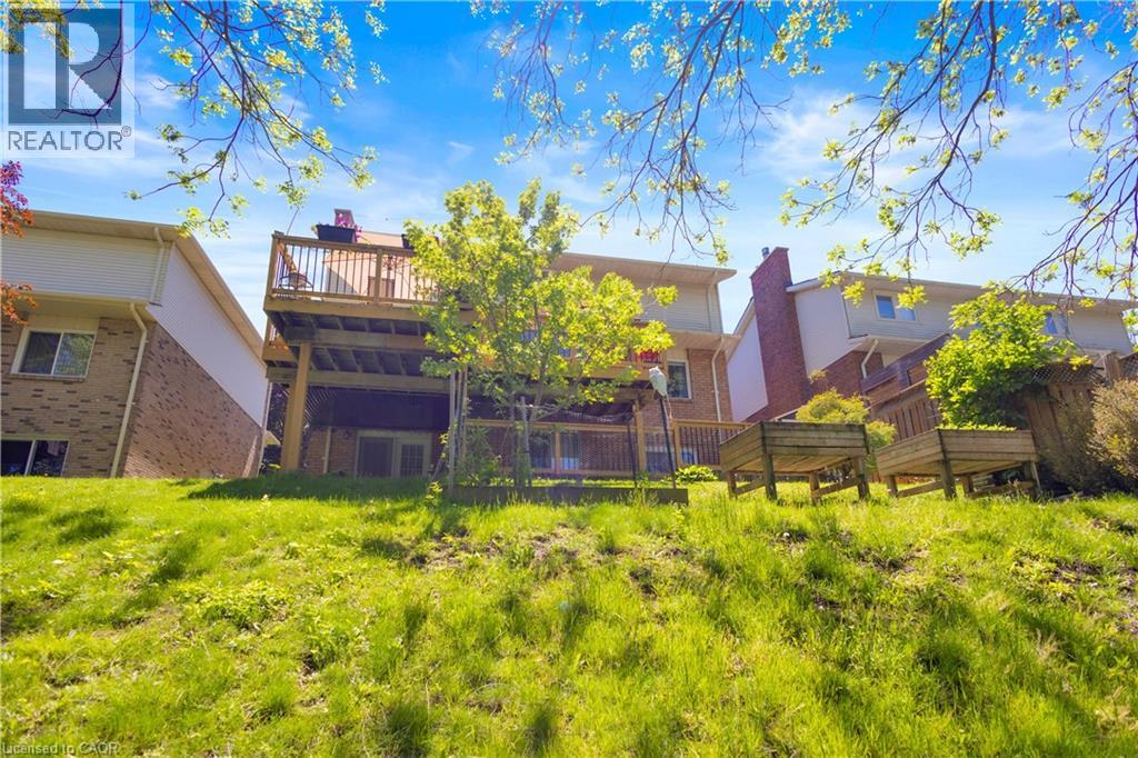 64 WOODVIEW Crescent - 47
