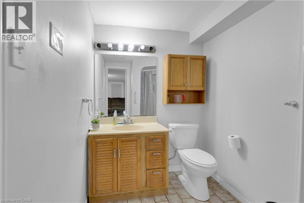 64 WOODVIEW Crescent - 44