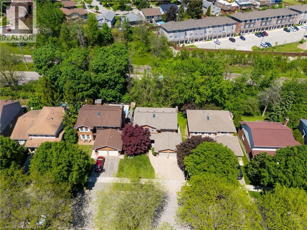 64 WOODVIEW Crescent - 48