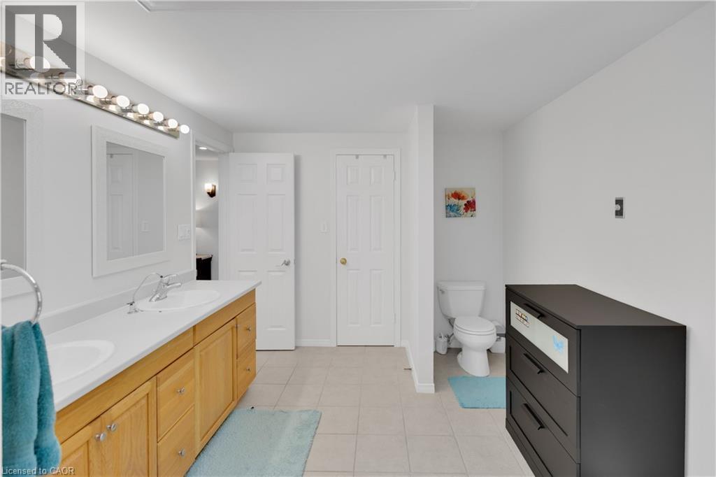 64 WOODVIEW Crescent - 34