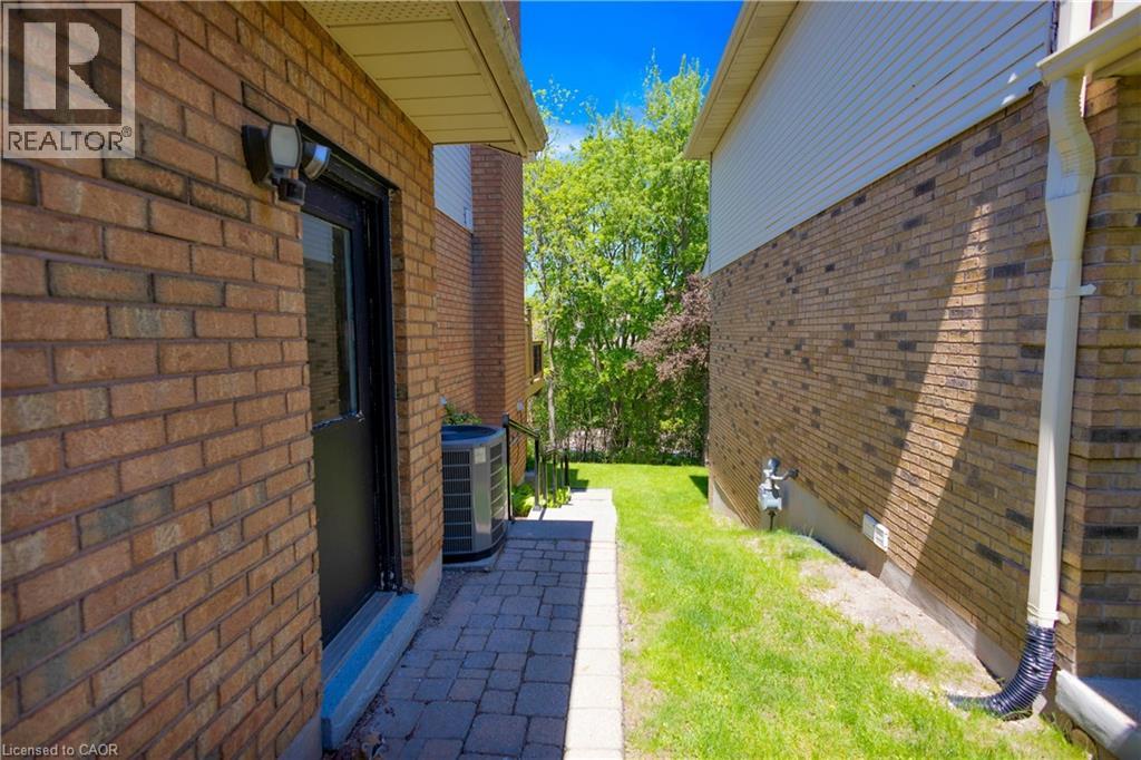 64 WOODVIEW Crescent - 37