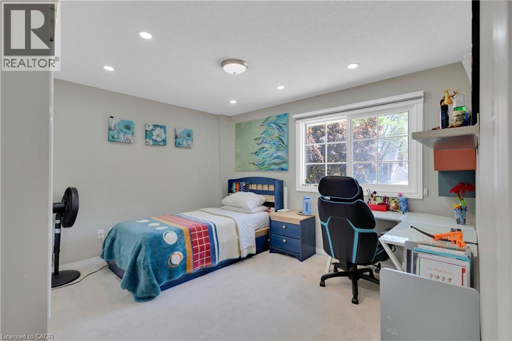 64 WOODVIEW Crescent - 24