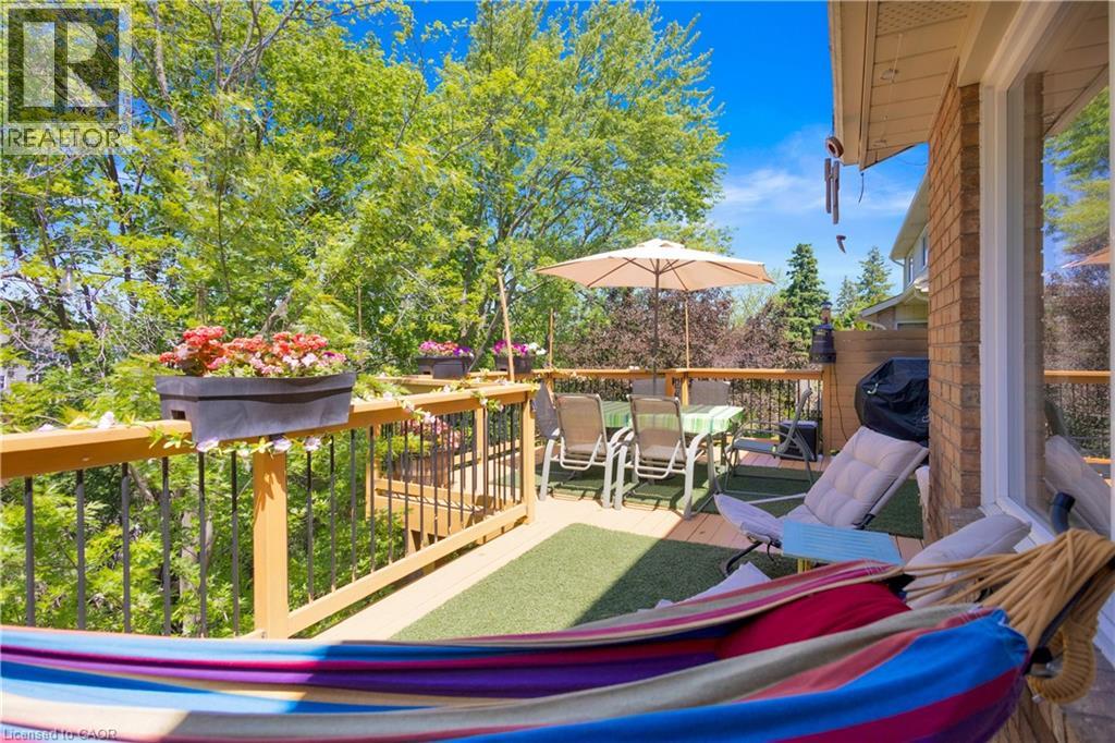 64 WOODVIEW Crescent - 16