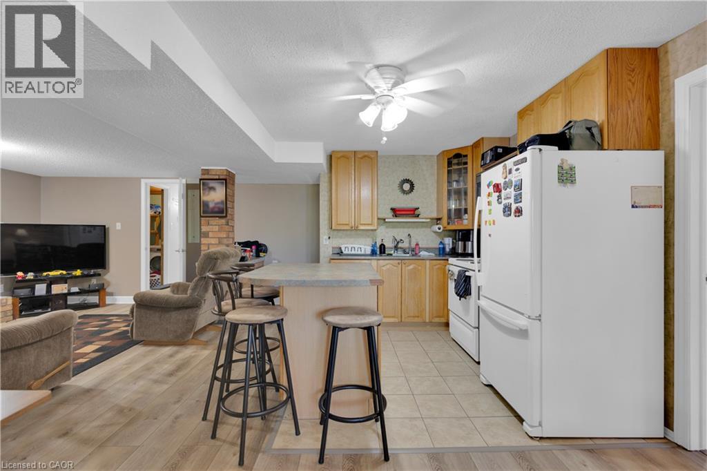64 WOODVIEW Crescent - 40