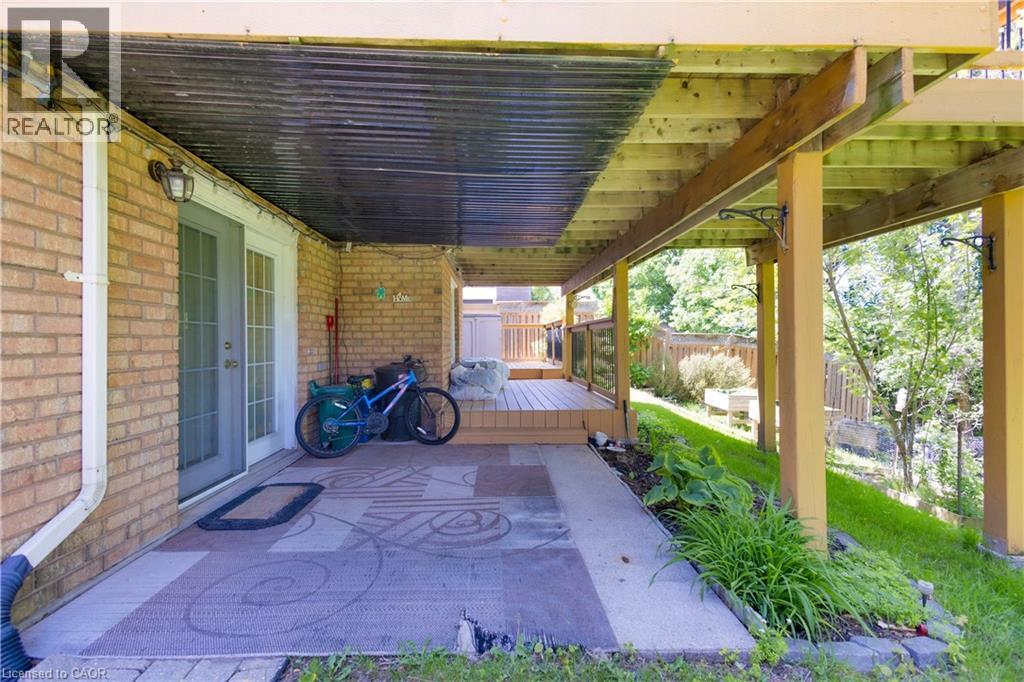 64 WOODVIEW Crescent - 38