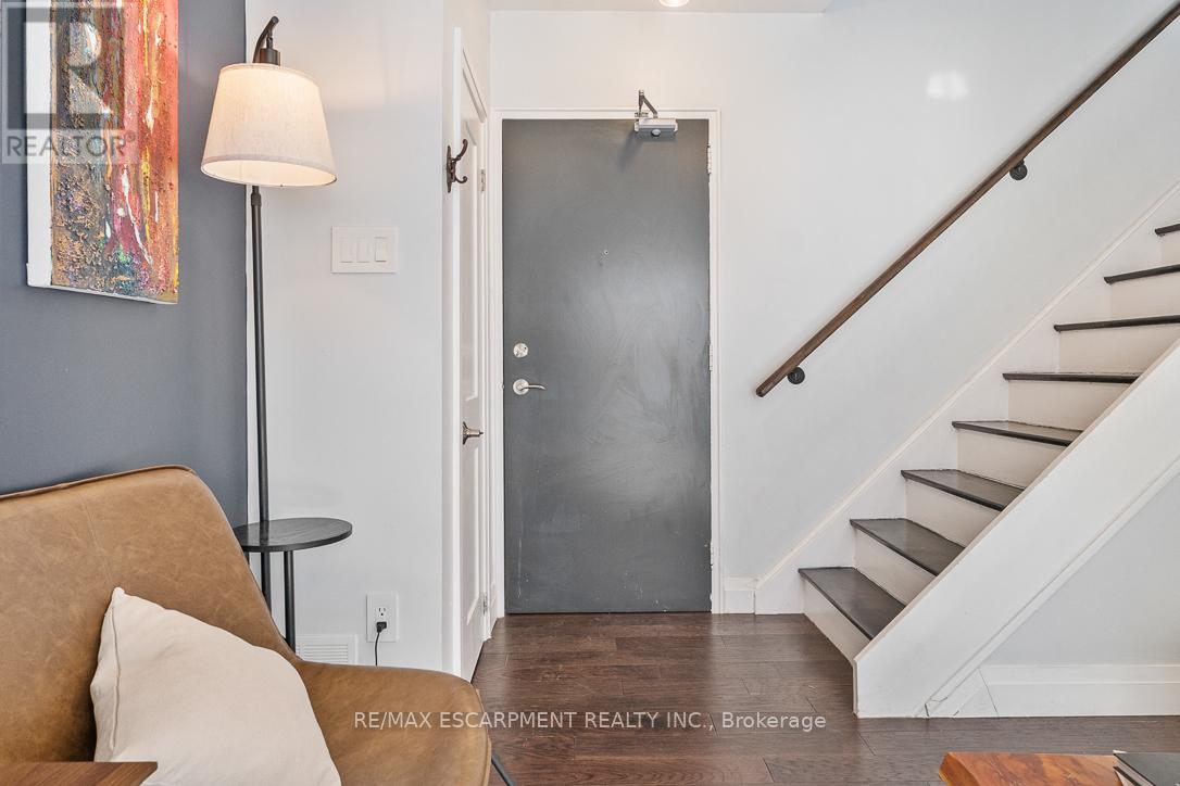 #5 469 CLARIDGE ROAD - 2