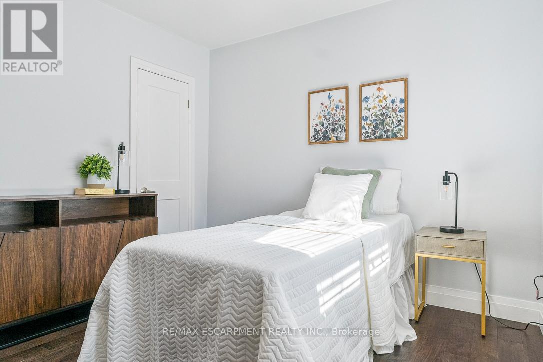 #5 469 CLARIDGE ROAD - 20