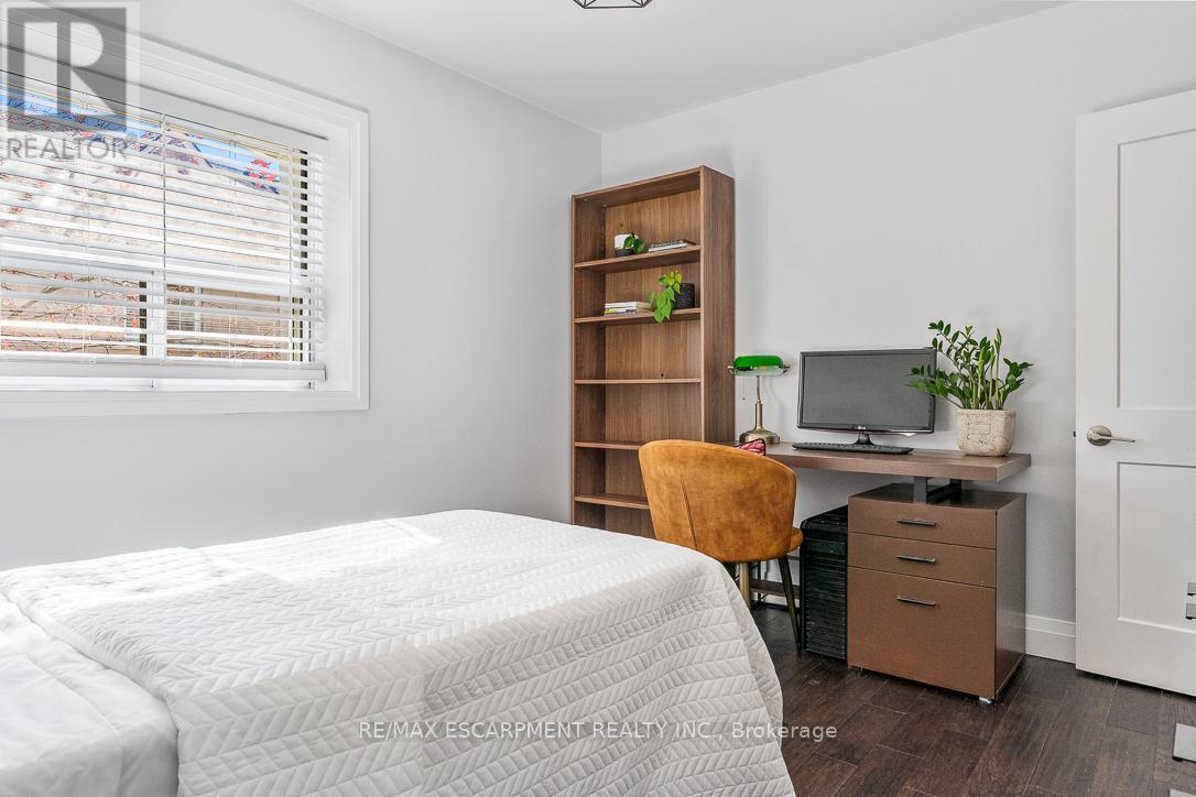 #5 469 CLARIDGE ROAD - 21