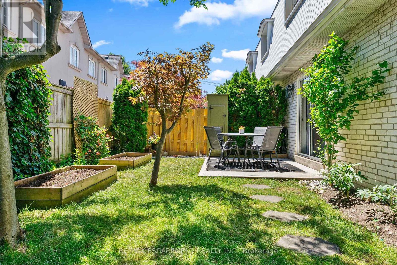 #5 469 CLARIDGE ROAD - 25