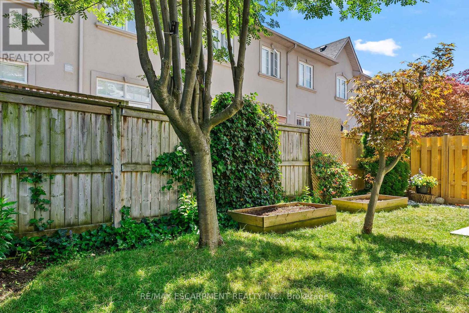 #5 469 CLARIDGE ROAD - 27