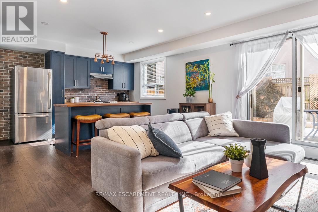 #5 469 CLARIDGE ROAD - 3