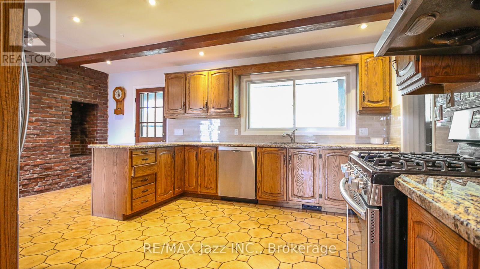 103 GARDENIA COURT - 7