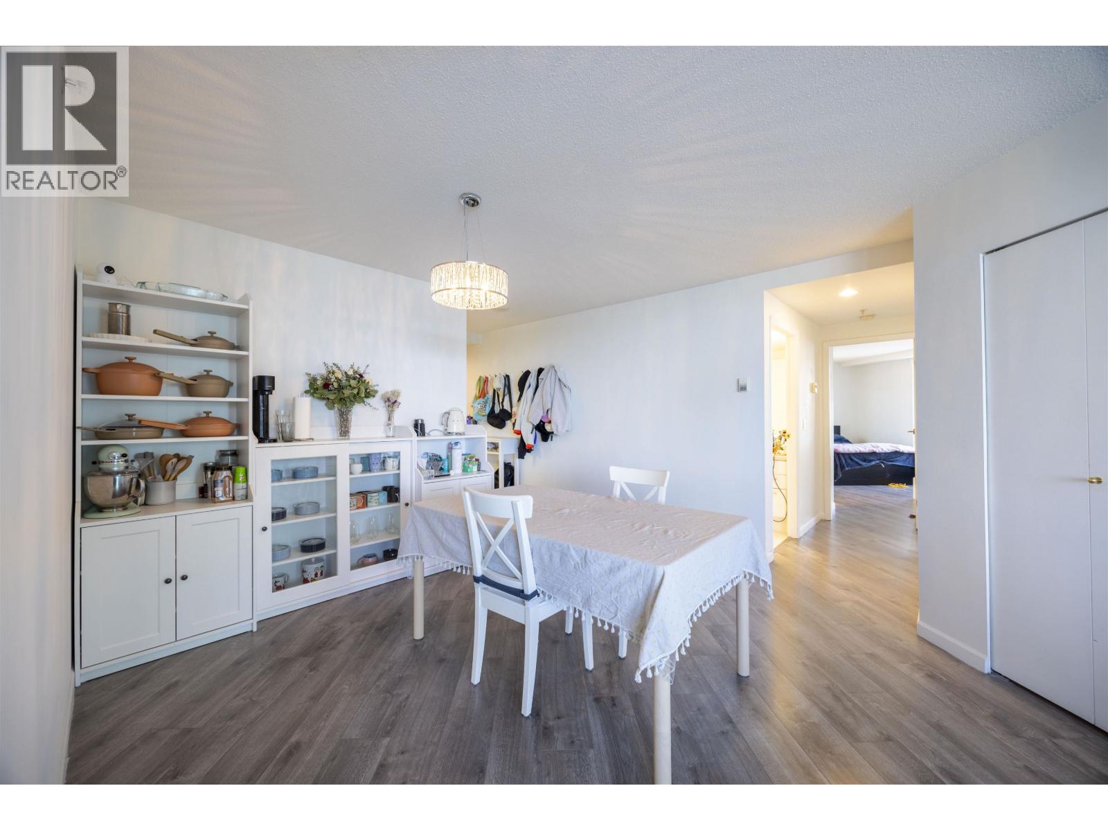 2505 388 DRAKE STREET — photo 2