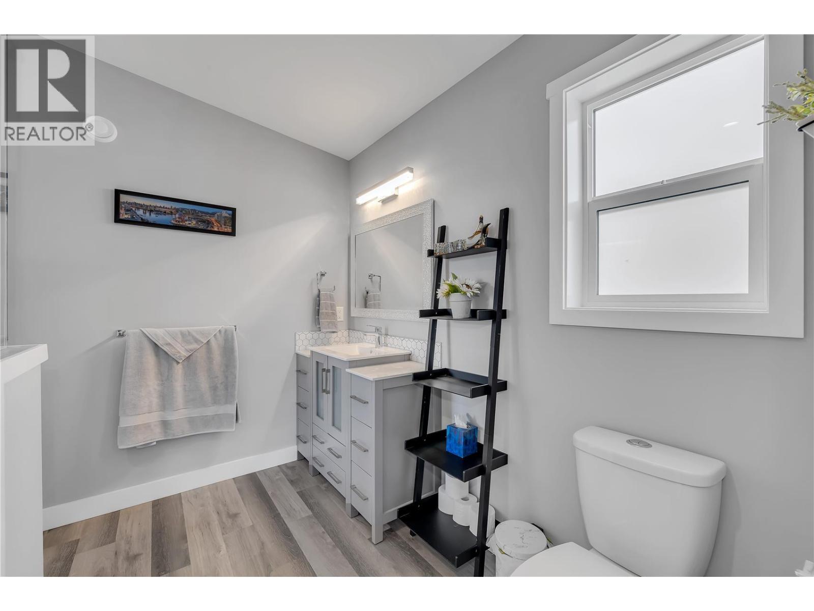 7210 Dunwaters Road - 26