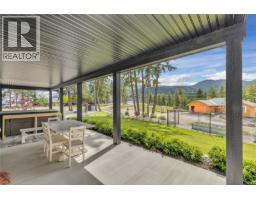 Kitchen - 7210 Dunwaters Road, Kelowna, BC V1Z3W5 Photo 7