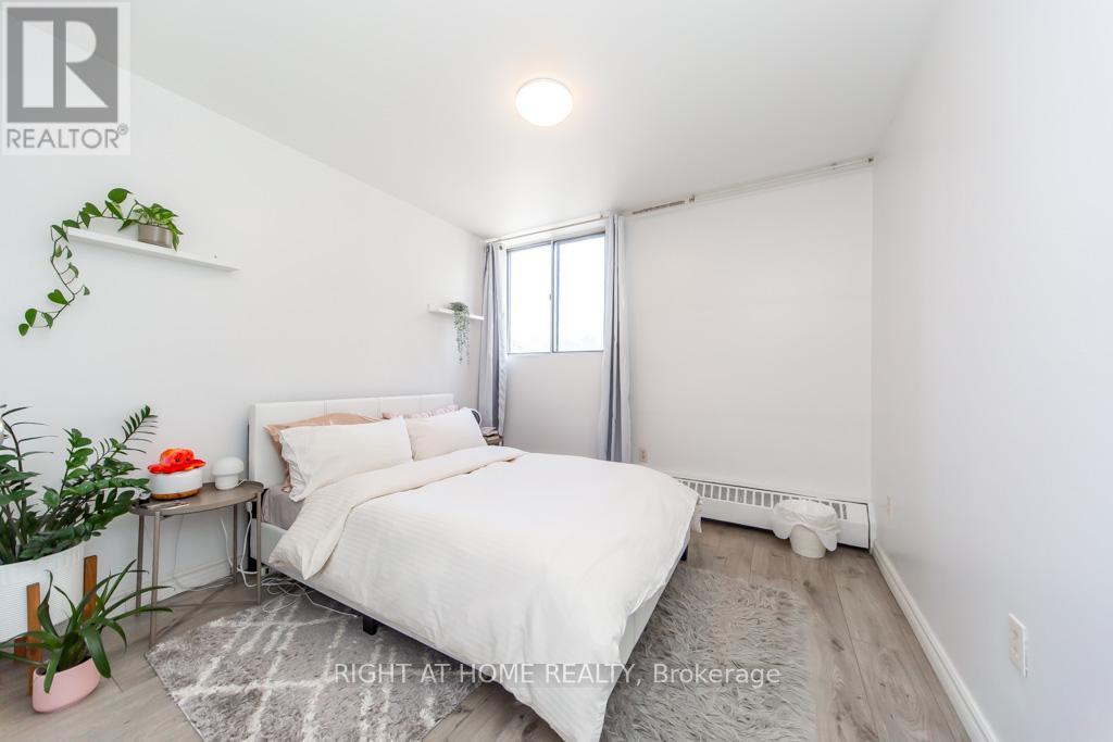 #315 100 DUNDALK DRIVE - 30