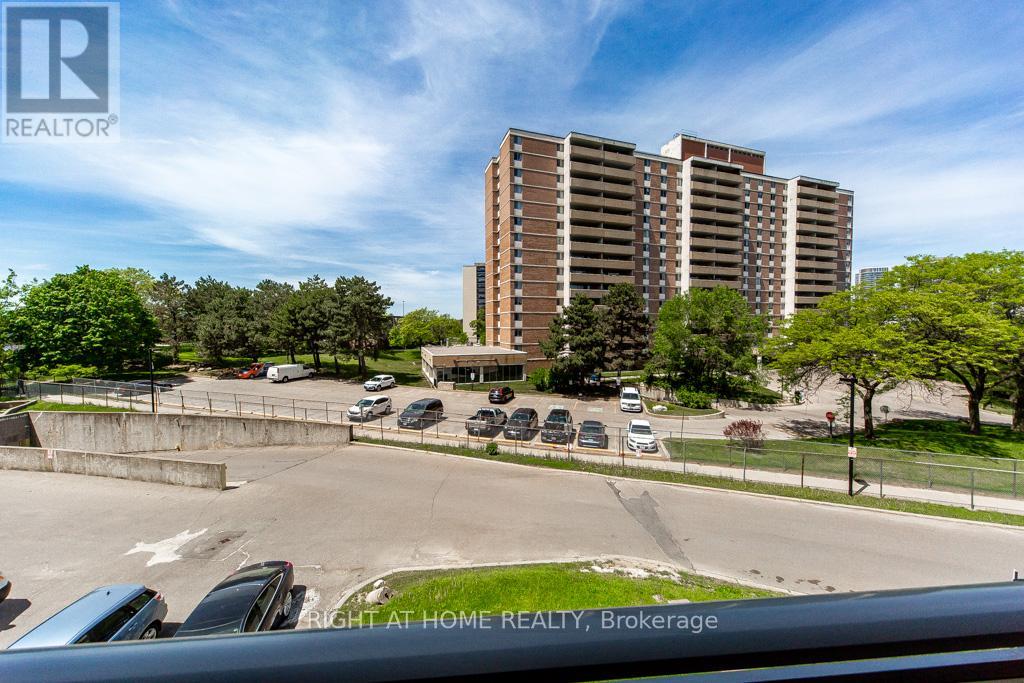 #315 100 DUNDALK DRIVE - 37