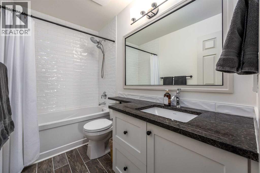 Main bathroom up