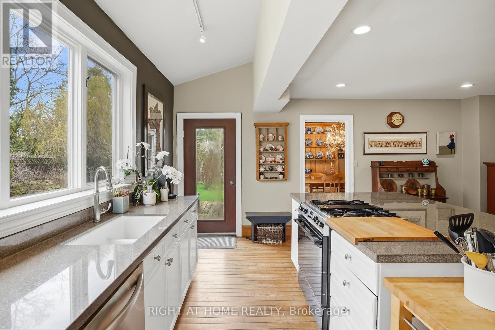 727 RYE STREET - 16