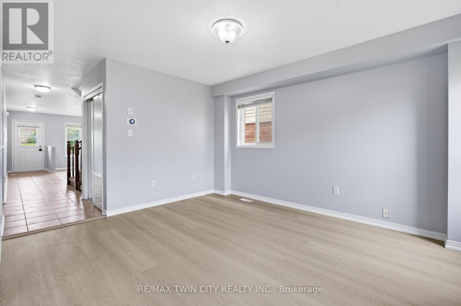 48 GRIFFITHS AVENUE - 10