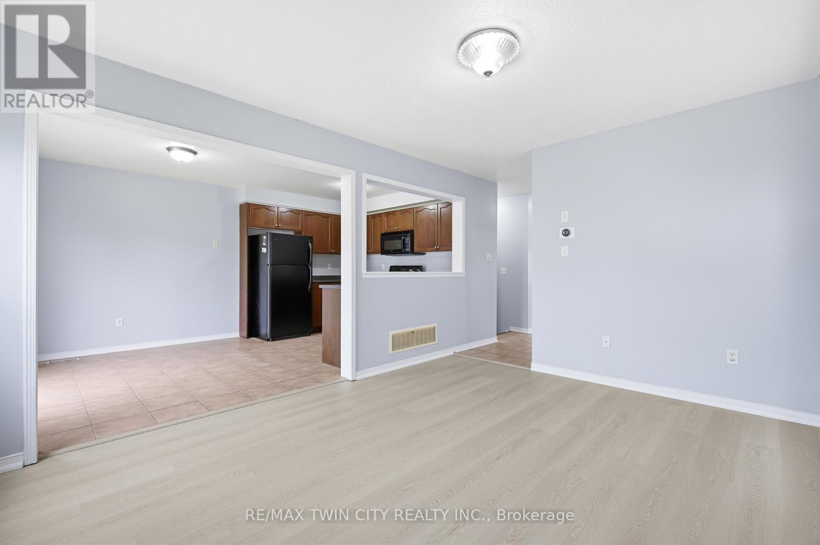 48 GRIFFITHS AVENUE - 11
