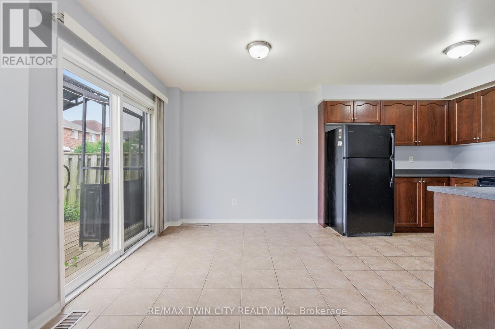 48 GRIFFITHS AVENUE - 12