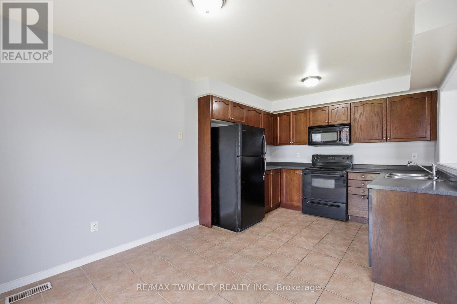 48 GRIFFITHS AVENUE - 13