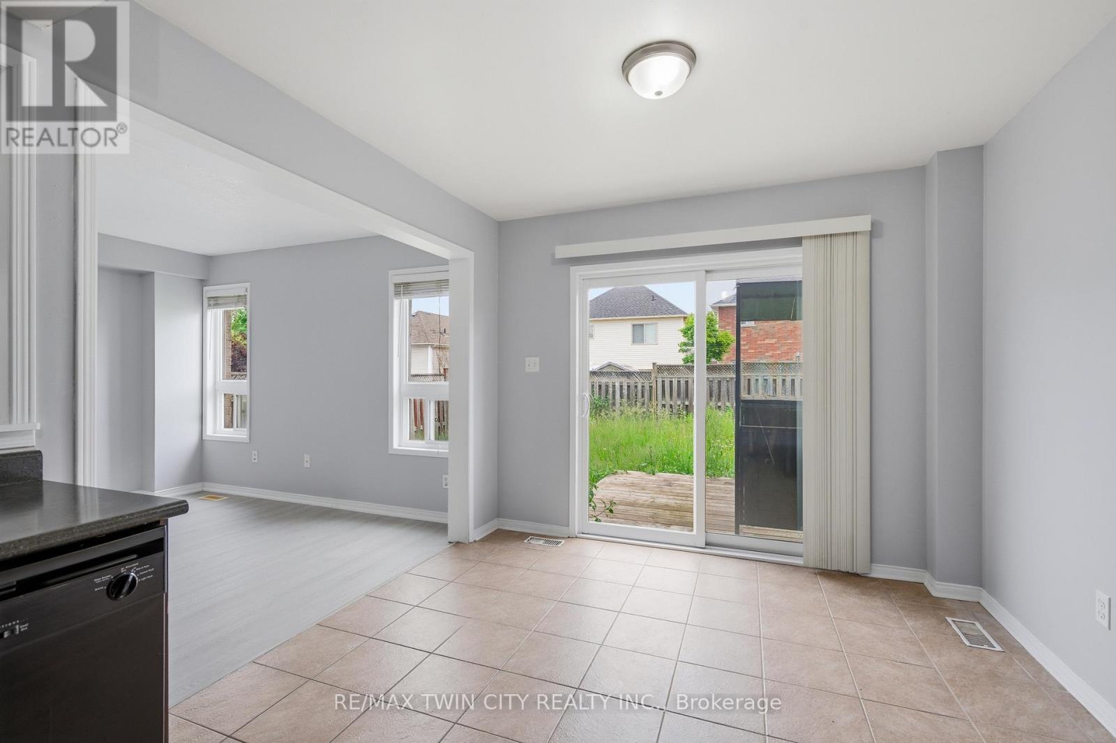 48 GRIFFITHS AVENUE - 17