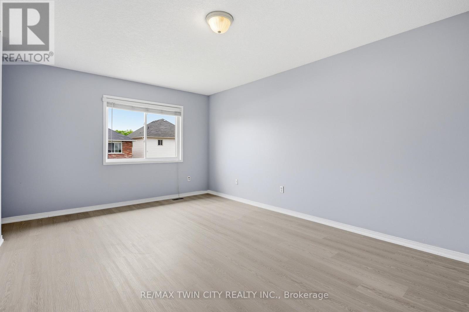 48 GRIFFITHS AVENUE - 20