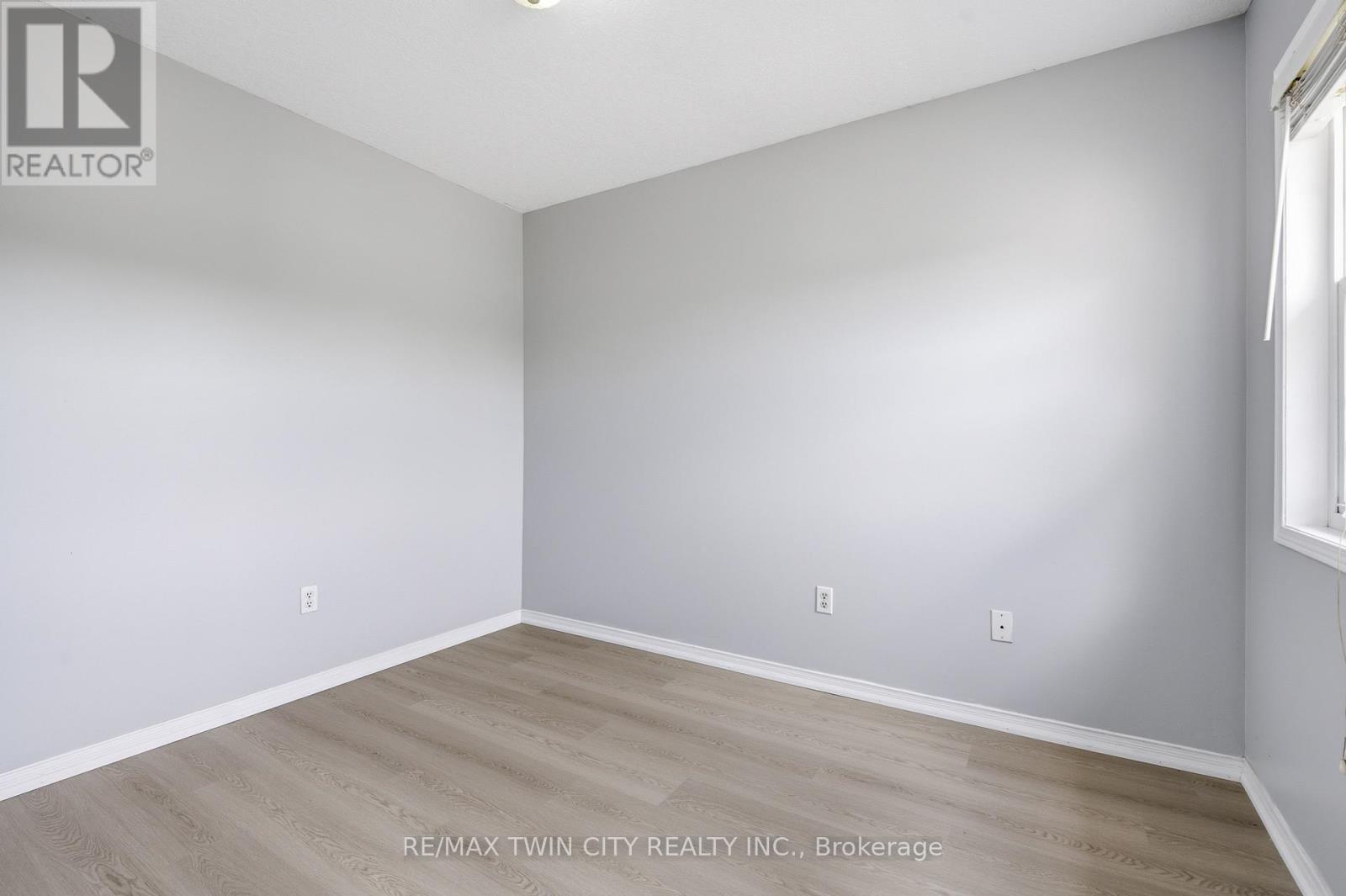 48 GRIFFITHS AVENUE - 24